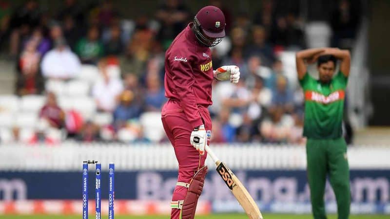 Thomas saves himself from the brink of an embarrassing hit wicket