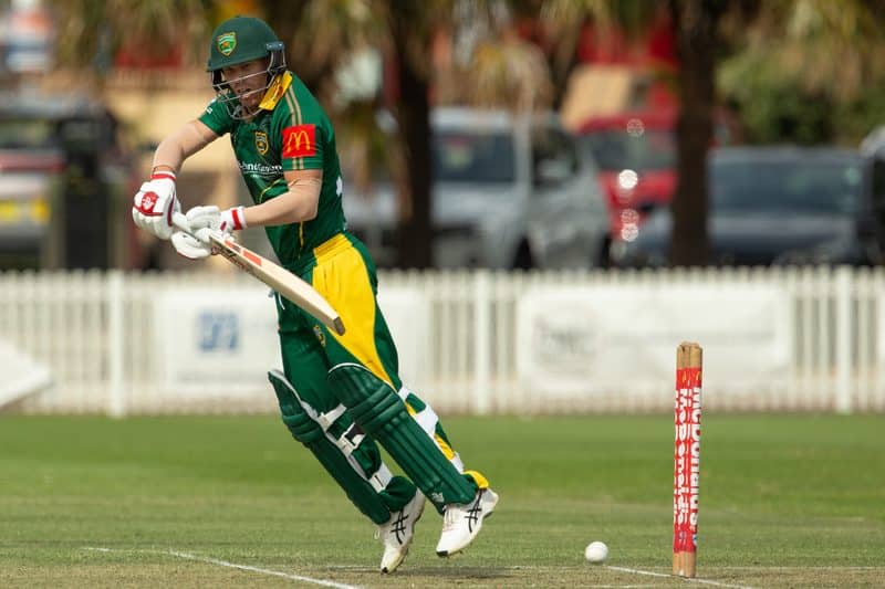 Warner smacks century on return from elbow surgery