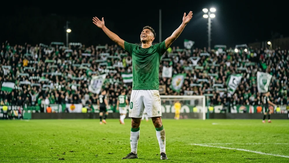 Quiñones and Jiménez sink South Africa as three red cards mark the World Cup opener