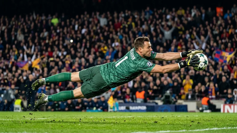 Arsenal sign former Leeds goalkeeper Illan Meslier on a free transfer