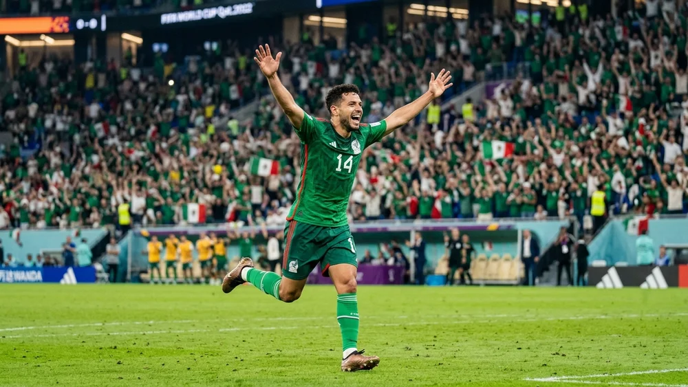 Mexico end a 40-year knockout wait by beating Ecuador to reach the last 16