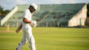 West Zone were 195 for 3 chasing 287, and lost four wickets for 25 before stumps