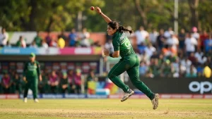 Five wickets for 19 runs undo Sri Lanka, and Pakistan avoid the sweep in Dambulla