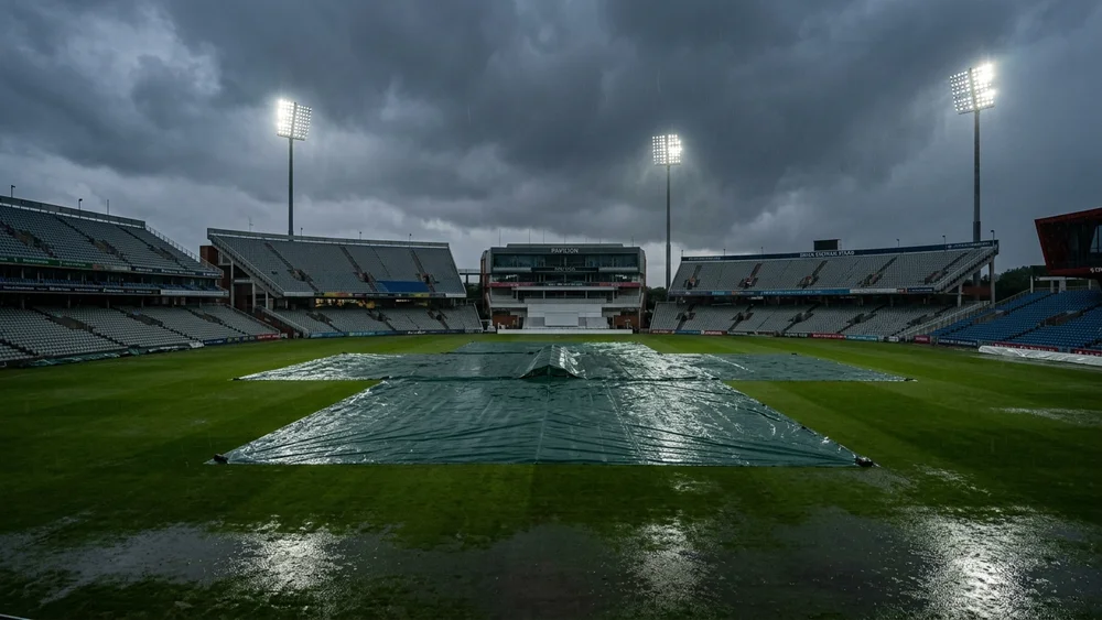 Sri Lanka are 39 runs short of the follow-on, and rain ended day three with two wickets left
