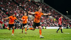 Gakpo went off after 17 minutes, and Meerdink scored twice on his first start to give Xavi his first Netherlands win