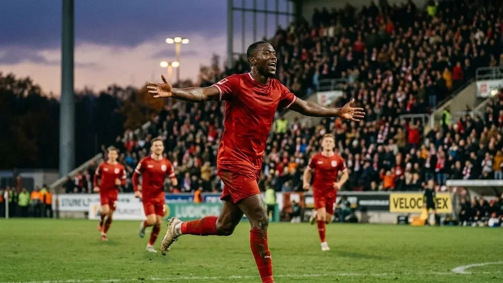 Aaron Danks took Bayern to Freiburg without Kompany, and a 3-1 win put them back above Dortmund