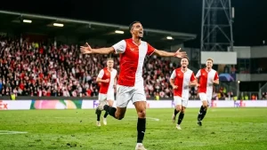 Como won their first European game 4-1, and Feyenoord came from behind to beat them 3-2 at De Kuip