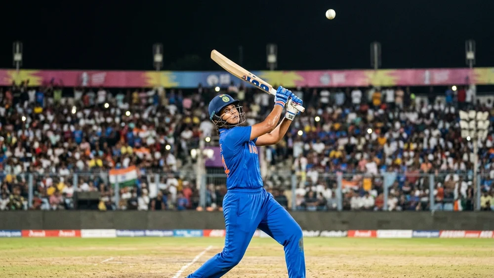 Harmanpreet Kaur hit 91 off 41 in her first big innings since giving up the captaincy, and India swept Zimbabwe 3-0