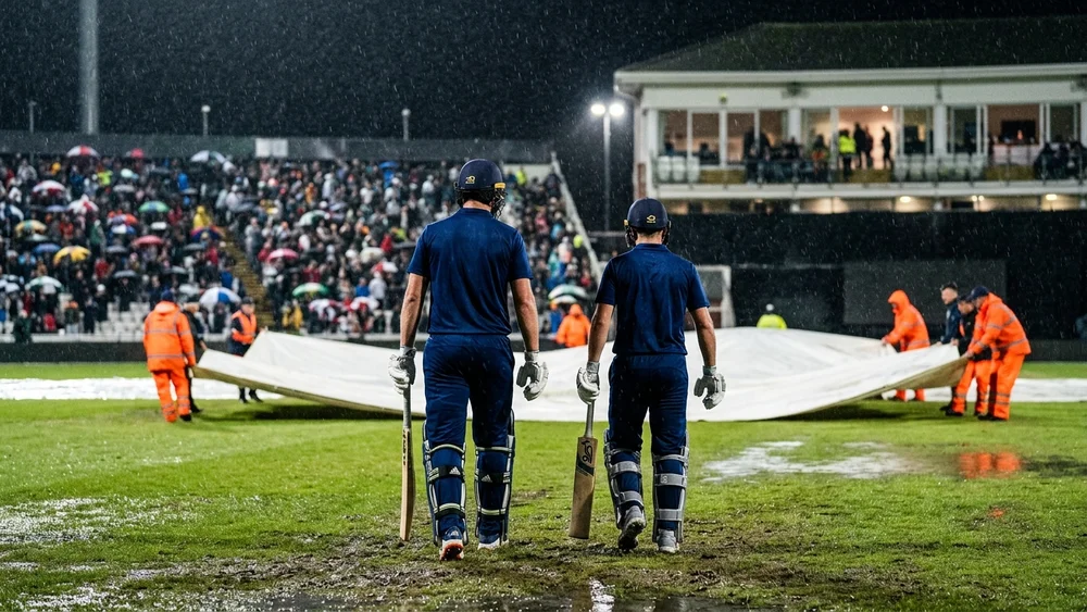 India were 118 for 5 when the Bengaluru rain came back, and West Indies leave with the T20I series shared 2-2